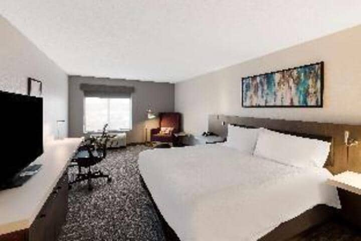 Room 32 of 33